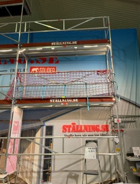 Horisontalstag f�r diagonalstagsfack