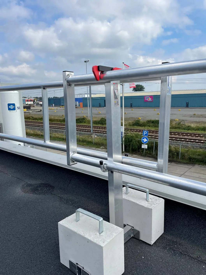 RSS Fallskydd, Platta tak