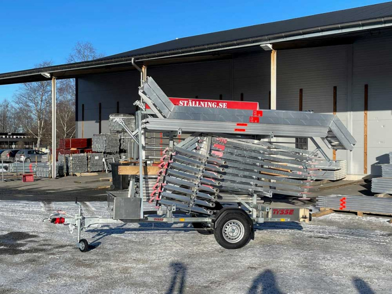St�llningstrailer med byggst�llning, trapptorn och RSS fallskydd