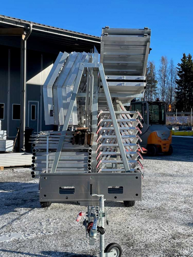 St�llningstrailer med byggst�llning, trapptorn och RSS fallskydd
