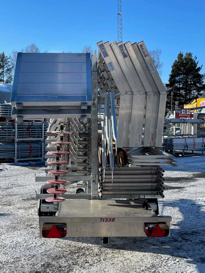 St�llningstrailer med byggst�llning, trapptorn och RSS fallskydd